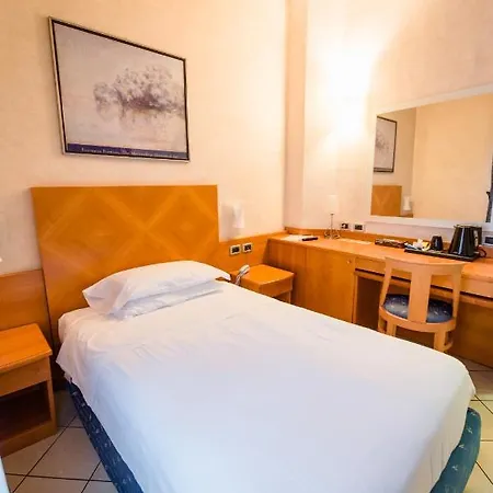 فندق Hotel Centrale 3*