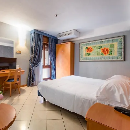 فندق Hotel Centrale 3*