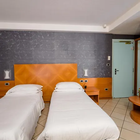 Hotel Centrale فندق 3*