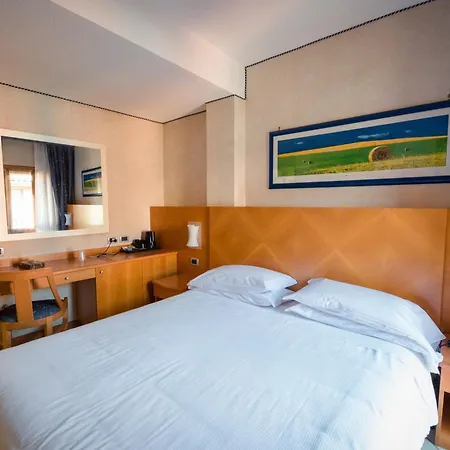 فندق Hotel Centrale 3*