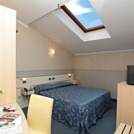 فندق Hotel Centrale 3*