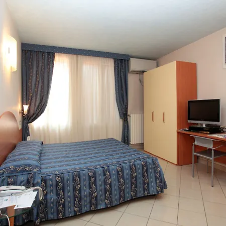 Hotel Centrale فندق 3*