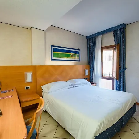 Hotel Centrale 3* Болонья