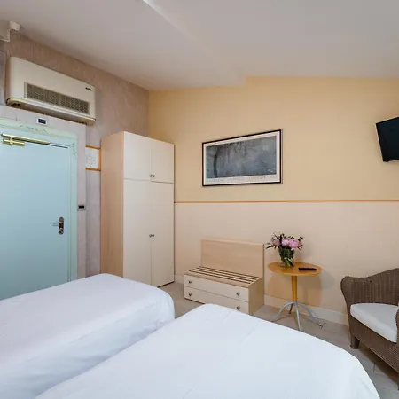 Hotel Centrale Отель